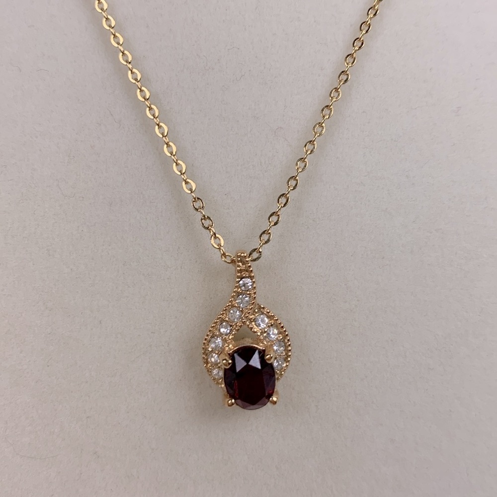 Gold Ruby Rhinestone Necklace 18” Faux jewels Gold tone New NWOT
